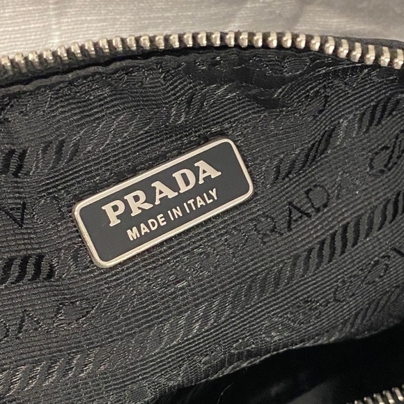 🛍SOLD🛍 🖤Prada🖤 Nylon Bag - Picture 5 of 13